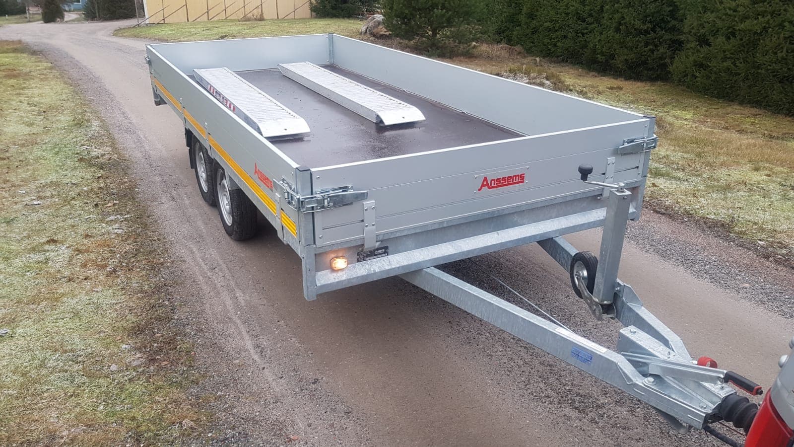 Peräkärryn vuokraus, Aura